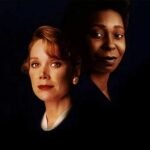 Em um fundo preto duas mulheres uma branca e outra negra. Sissy Spacek e Whoopi Goldberg